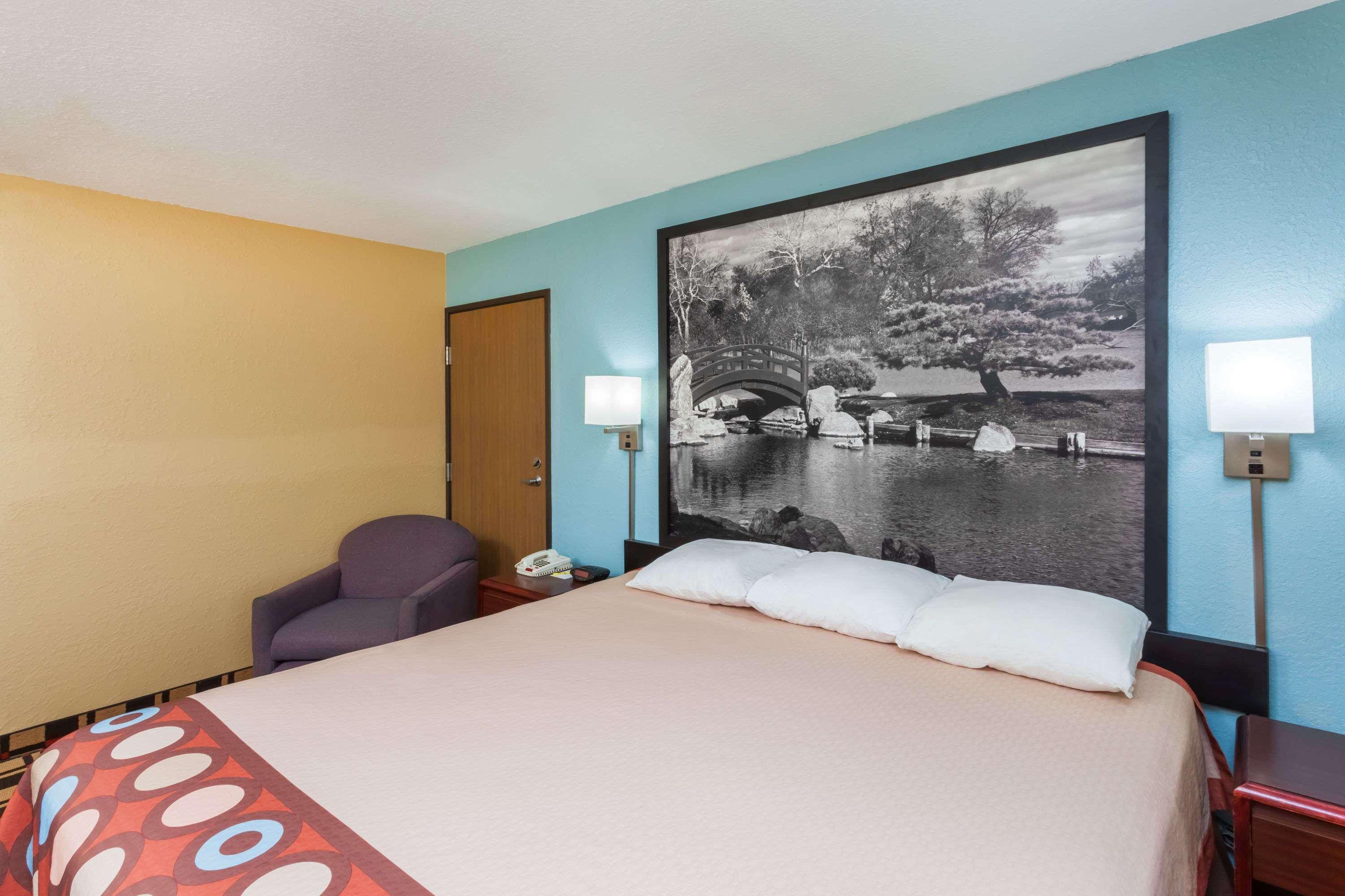 ซูเปอร์ 8 บาย วินด์แฮม ชิลลีโคธ Villa ชิลลิคอธี ภายนอก รูปภาพ