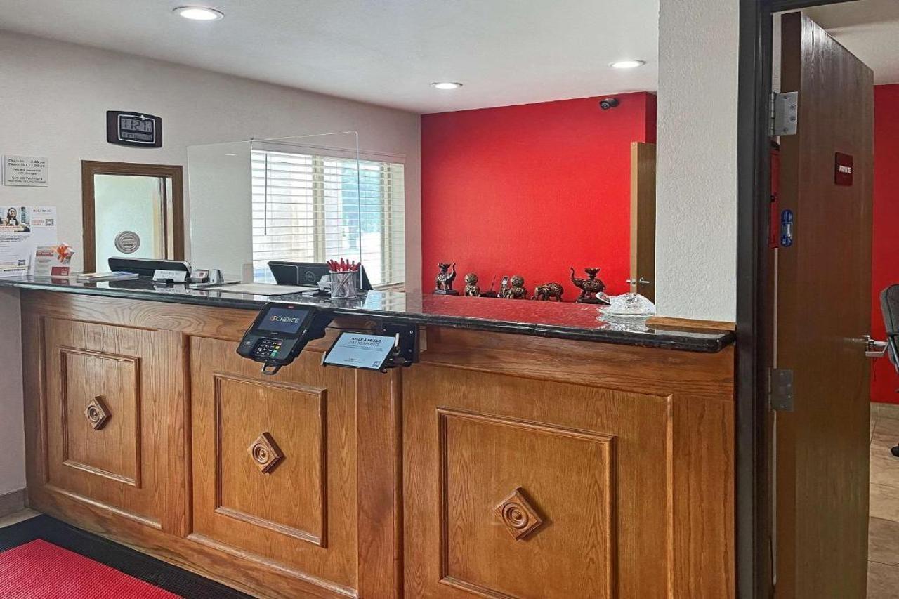 ซูเปอร์ 8 บาย วินด์แฮม ชิลลีโคธ Villa ชิลลิคอธี ภายนอก รูปภาพ